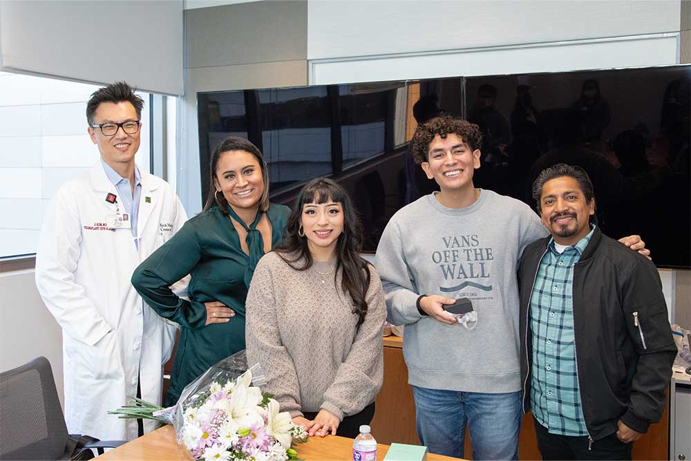 Four siblings who participated in an organ swap and one of their doctors.